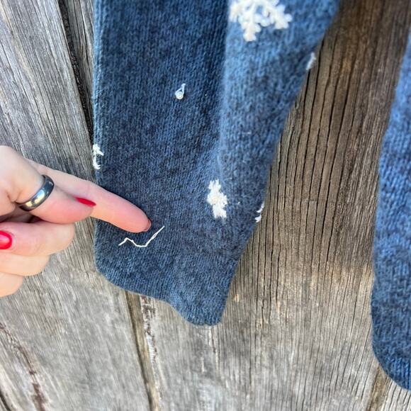 Y2K Heirloom Collectibles Winter Christmas Penguins Icicles Snow Cardigan MEDIUM - Picture 7 of 8